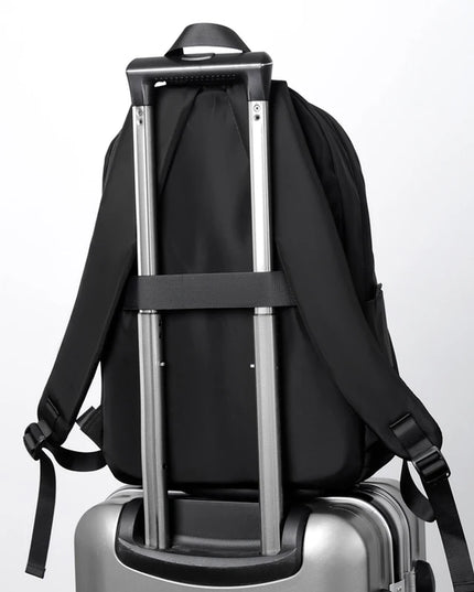 Schlichter Rucksack schwarz 15 Zoll