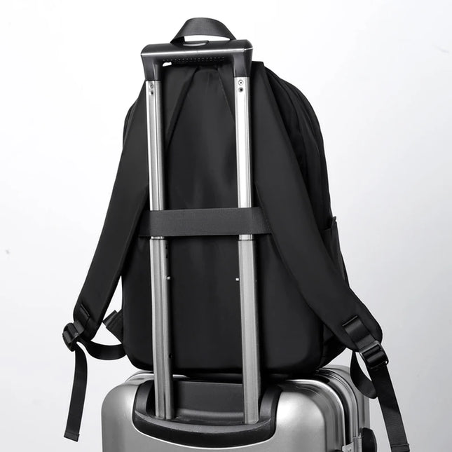 Schlichter Rucksack schwarz 15 Zoll