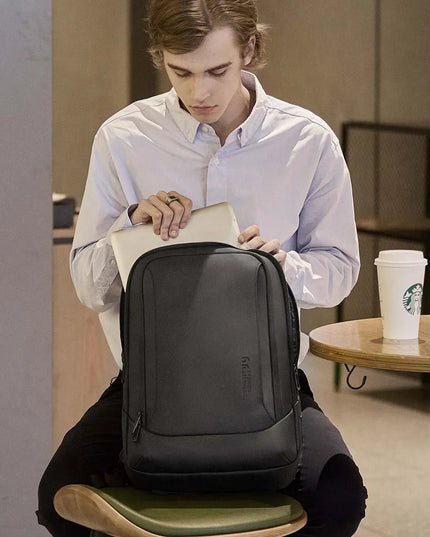 Moderner Herren Business-Rucksack 15 USB