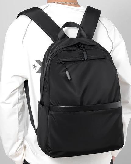 Schlichter Rucksack schwarz 15 Zoll