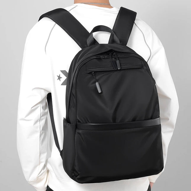Schlichter Rucksack schwarz 15 Zoll
